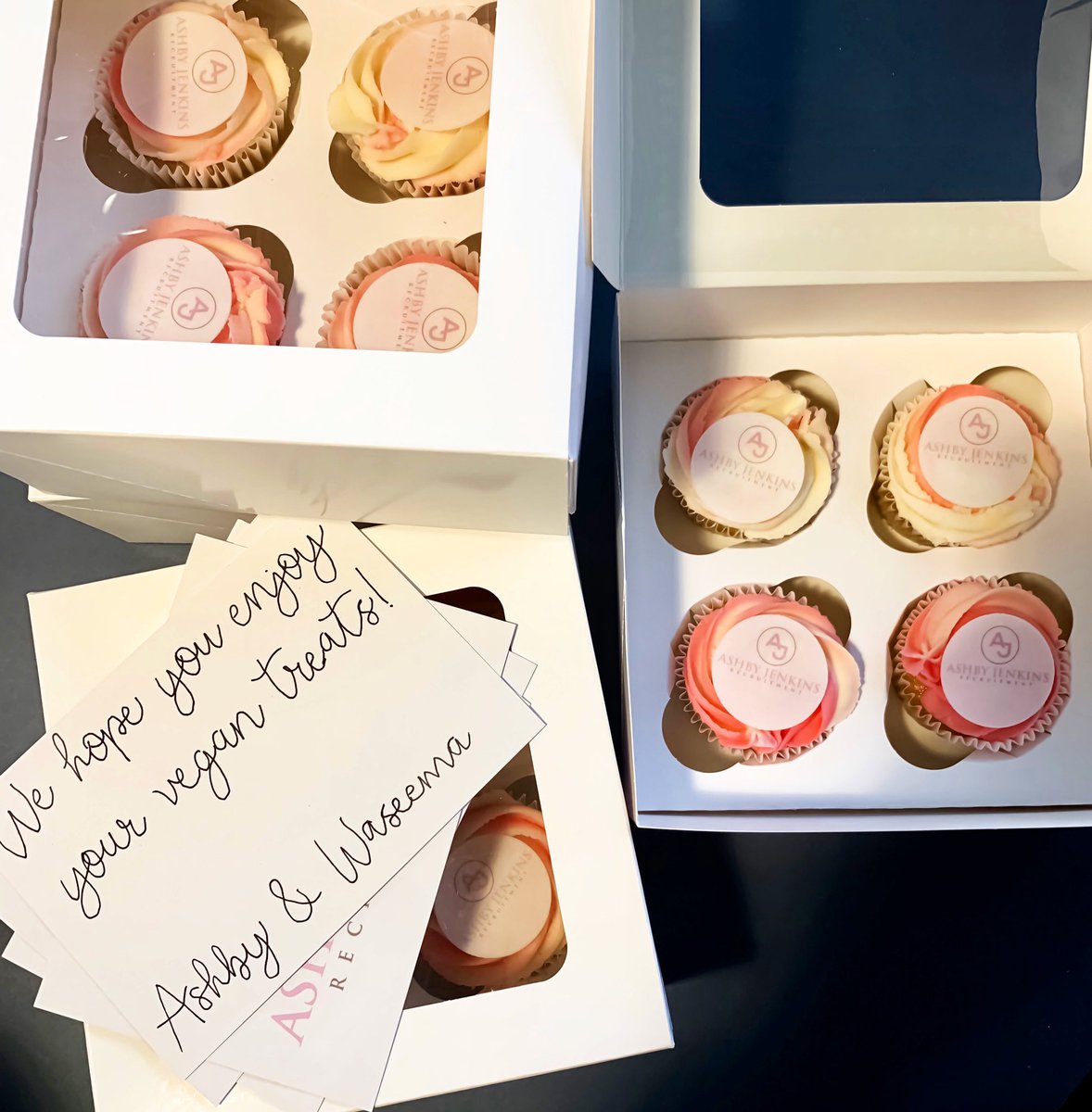 AshbyJenkins's tweet image. It’s Ashby’s birthday this week so I baked some vegan cupcakes...but they’re not for her 😅 #clienttreats