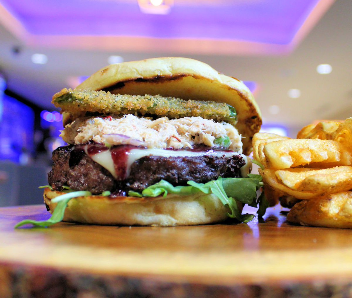 CrownePlazaKC's tweet photo. In the mood to try something new? Stop by The Rail Bar & Bites and try the Crowne Royal! Topped with crab salad and a fried jalapeno, this burger is unlike anything you've ever tasted. Bon appetit!
#CPKC #KCEatLocal #KCFoodie https://t.co/5Rw6JVvbt6