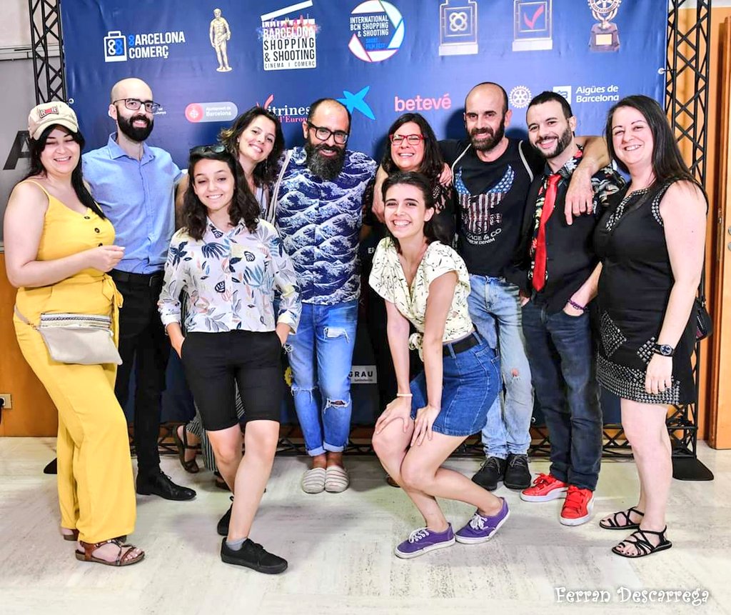 eixosbcn's tweet photo. És difícil resumir en 4 fotos la increïble nit que vam viure el dissabte passat a la Gala d'entrega dels #PremisHermes de la 6a edició dels premis @BcnShop_Shoot 🎬 ❤️ #shoppindandshooting #comerçicinema
Ho hem intentat i ens encanten!👇🏼 📸 https://t.co/R4PUG5qjxP