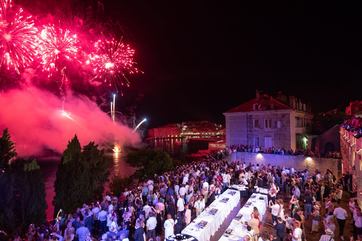 Tonight is the night! We are super proud that <a href="/Duljetneigre/">Dubrovnik Festival</a> is our #Priceless partner! Check out all the #Priceless experiences you can enjoy this summer - including some super cool ones, like being part in the opening/closing ceremonies!  bit.ly/2XJ50Qx
