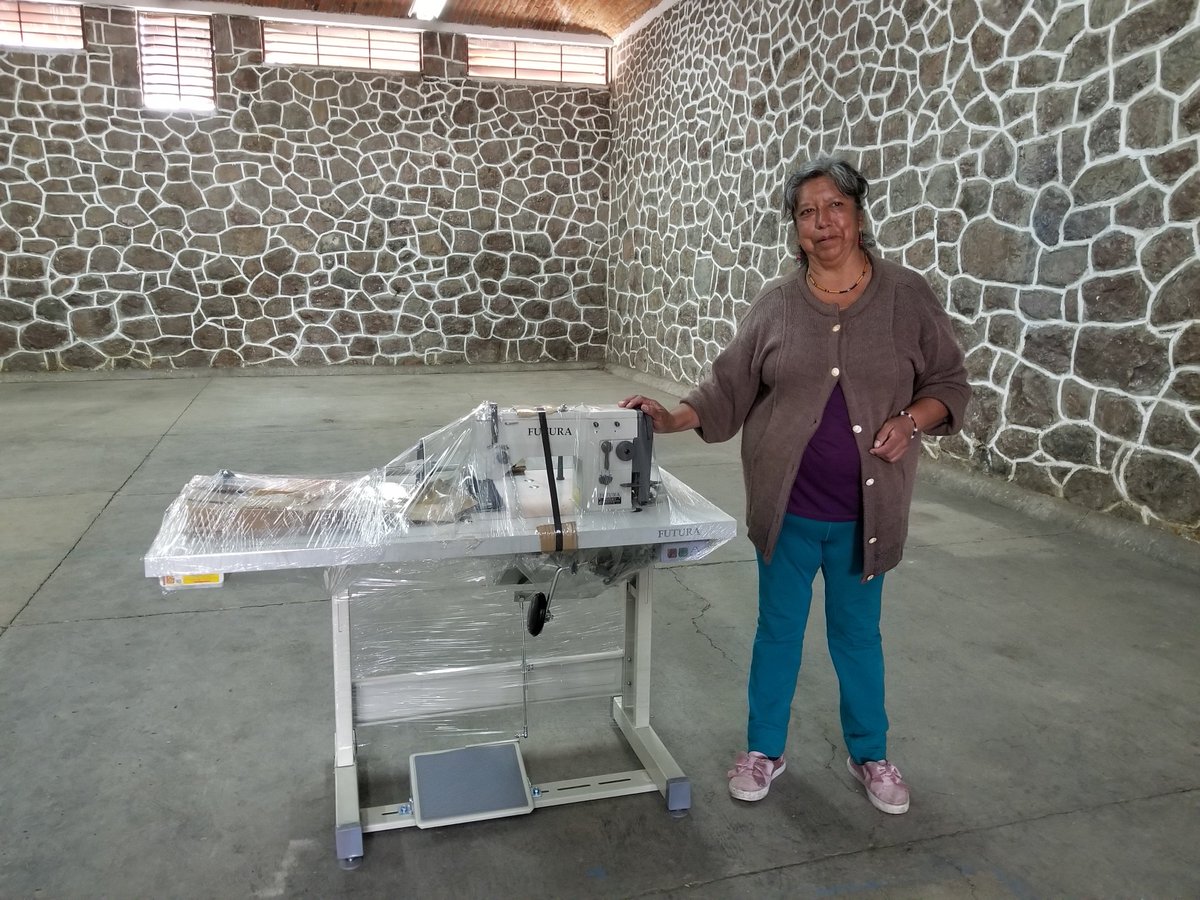 AgroindesC's tweet photo. Mediante el programa #HidalgoTeNutre implementado por el @gobiernohidalgo de @omarfayad se hace entrega de iniciativas que permitan el fortalecimiento de los medios de vida de las familias en el municipio de #Zempoala @SEDAGRO_HIDALGO @FAOMexico @Car_Muniz @ecarizpe https://t.co/gEzyAo80Fa