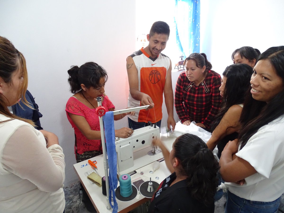 AgroindesC's tweet photo. Enseñar a las familias a generar su estrategia de sustento, es uno de los compromisos en el @gobiernohidalgo de @omarfayad a través del programa #HidalgoTeNutre #Zempoala @SEDAGRO_HIDALGO @FAOMexico @Car_Muniz @ecarizpe https://t.co/kaxstrVxNv