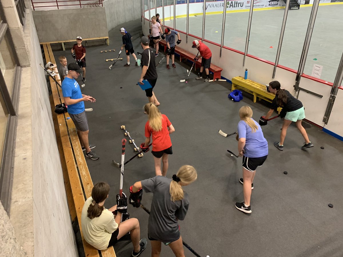 RinkRat19HS's tweet photo. Fun times at Dryland 😎🏒 #RinkRats https://t.co/Hk6T3T7QV0
