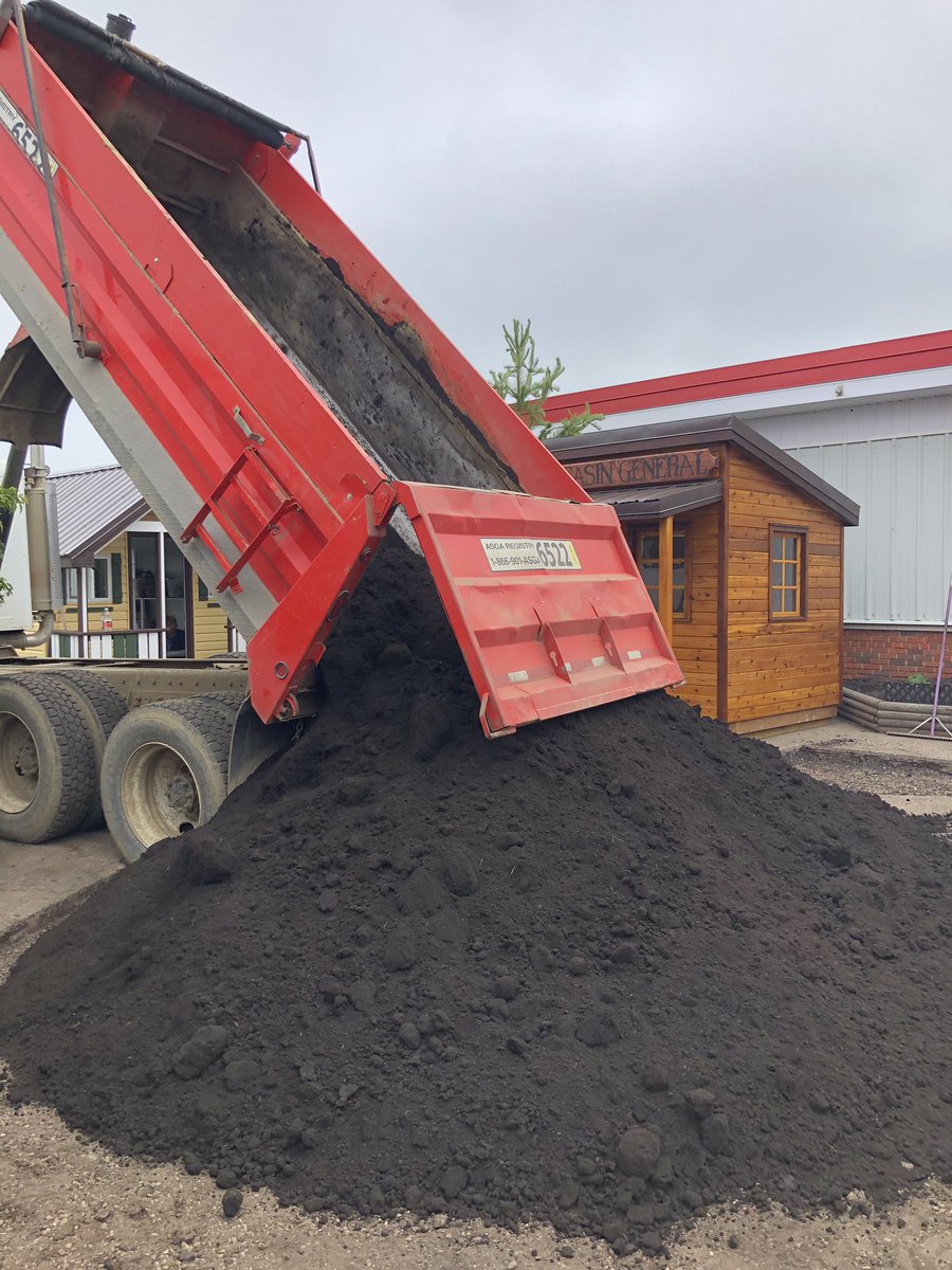 mmegraves's tweet photo. Busy place @EJSMSchool ! Thank you D&amp;M Concrete, Dave Anderson and Bowden crew! @DMConcrete https://t.co/9paKOsYCUy