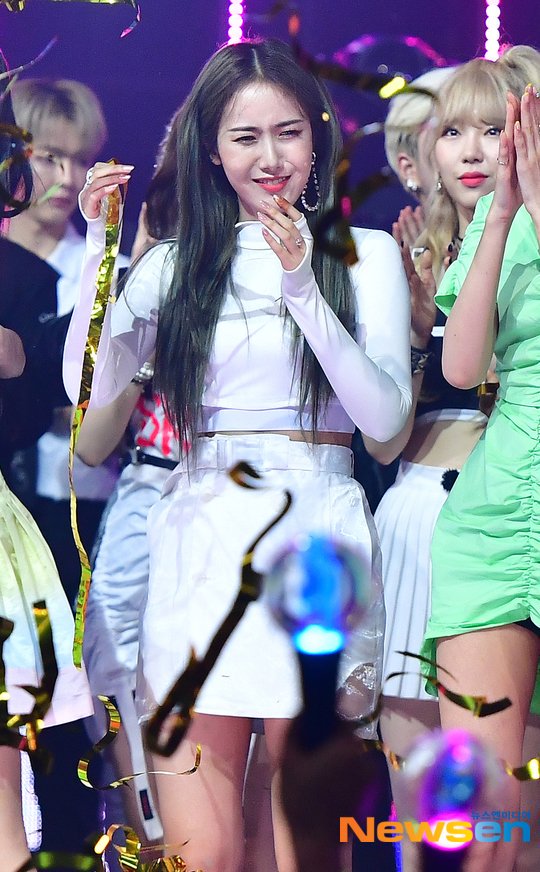archivsinb's tweet photo. 190710 | #Fever2ndWin #GFRIEND55thWin ��🎉 https://t.co/XH0D5gxGE8