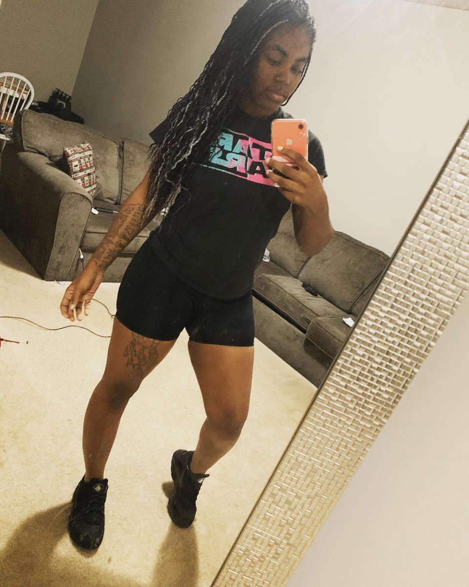 kira_Chauniece's tweet photo. For the love of............. #youtuber #femalegamer #subscribe #newgamer #newyoutuber #nb2k19 #nba2k20 #cdotveezy #jamalforprez #starwars #nike #purerimprotector #sandmanpdb #iphone #girlygamer #88ovr #addme #blackyoutuber #Blacktwitter https://t.co/n06hpvkPwU