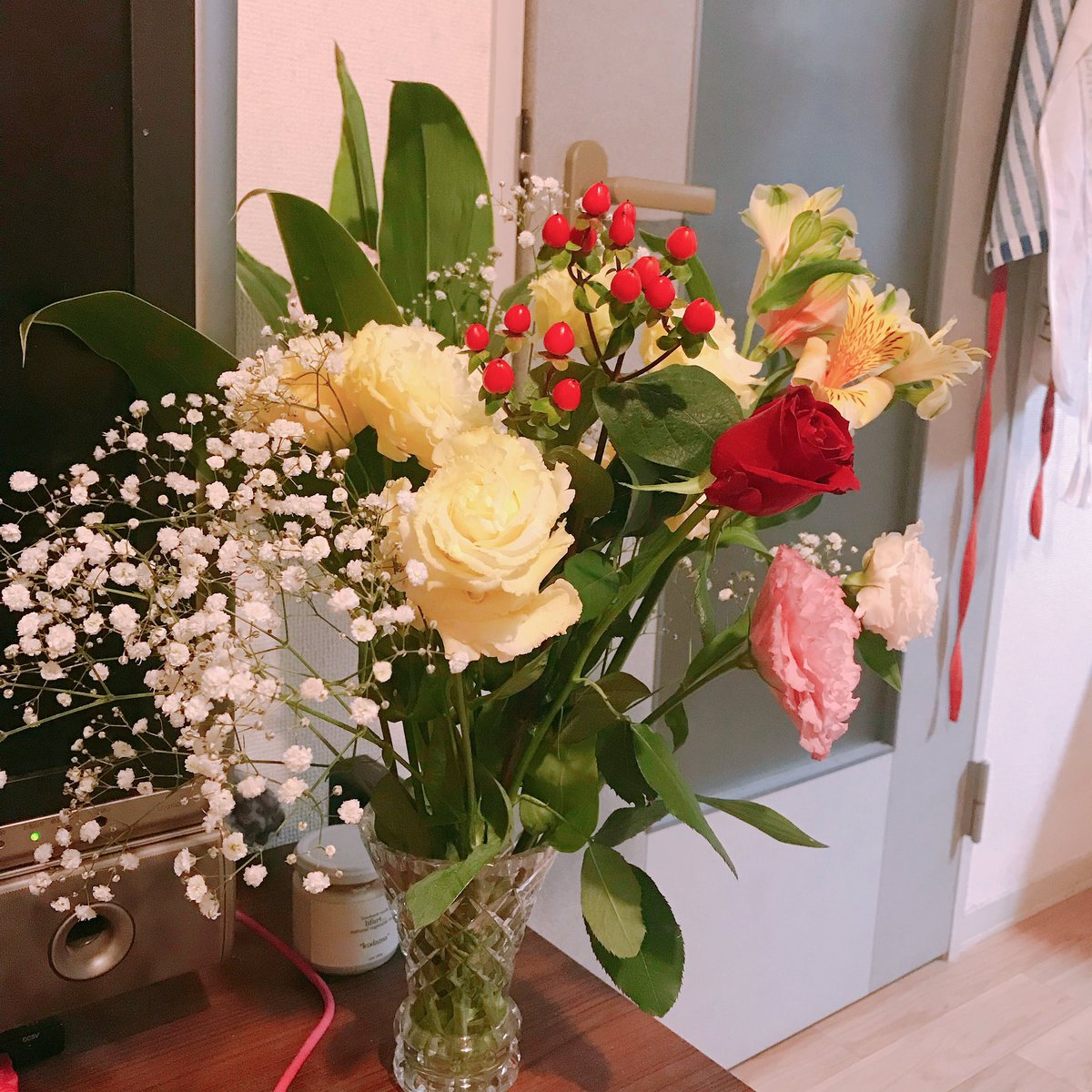 Meg בטוויטר 大きい花束を小さいそれぞれの花瓶に生け替えるの楽しくて好きだな そんなお誕生日でした Meg בטוויטר 大きい花束を小さいそれぞれの花瓶に生け替えるの楽しくて好きだな そんなお誕生日でした
