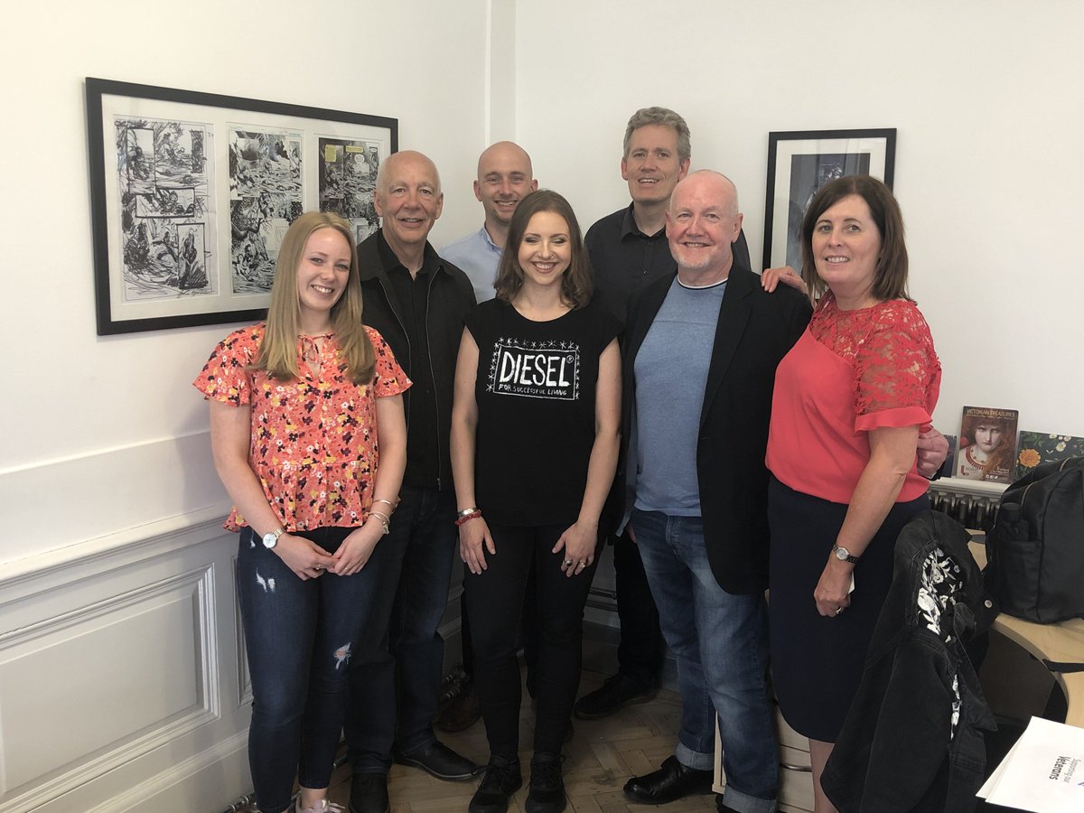 KaleidoscopeLpl's tweet photo. Had a lovely visit from our friend John Higgins @RazorJackRealm this afternoon, talking us through his amazing illustrations for #BeyondDreddandWatchmen and #Razorjack 👨‍🎨 We've even got our own personalised #JudgeDredd hanging in our reception! https://t.co/2khuqE3eb5