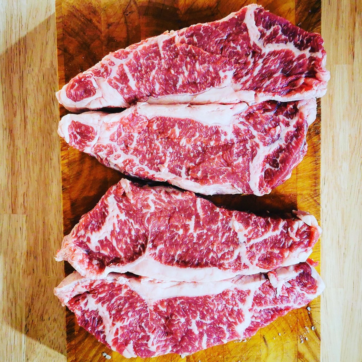 StGraunke's tweet photo. Gestern habe ich das letzte mal Steaks gegrillt.

Auf meinem 9 Jahre alten Grandhall Gasgrill.

Denn heute habe ich mir einen Fat Fred von #Burnhard bestellt und bin jetzt schon total aufgeregt. 😀 https://t.co/35gAy1x84D
