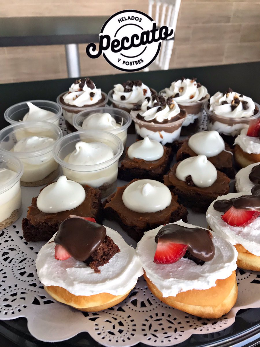 peccatolm's tweet photo. CHAROLA DE POSTRES PARA GRADUACIÓN 🎉🎓 https://t.co/OKNhFpVgaU