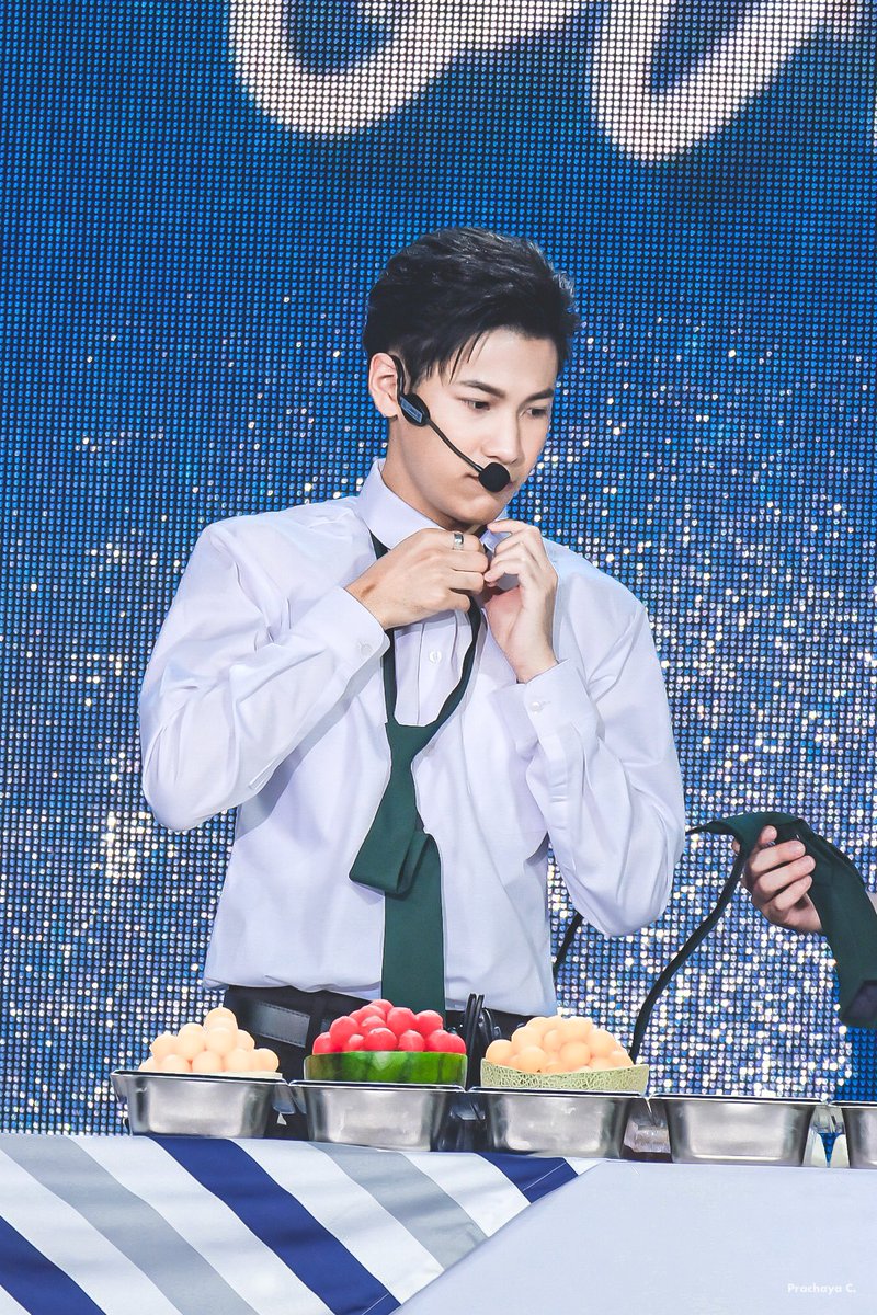 GNIHKMUNST__'s tweet photo. ยังไม่สามารถหลุดออกจากการถอดเนคไทด์ได้ 😳💛

@stjinx_maya 
#SingtoPrachaya #สมุนจ้าวป่า 
#PerayaPartyDay2 #PerayaParty https://t.co/W0Qe28yO2s