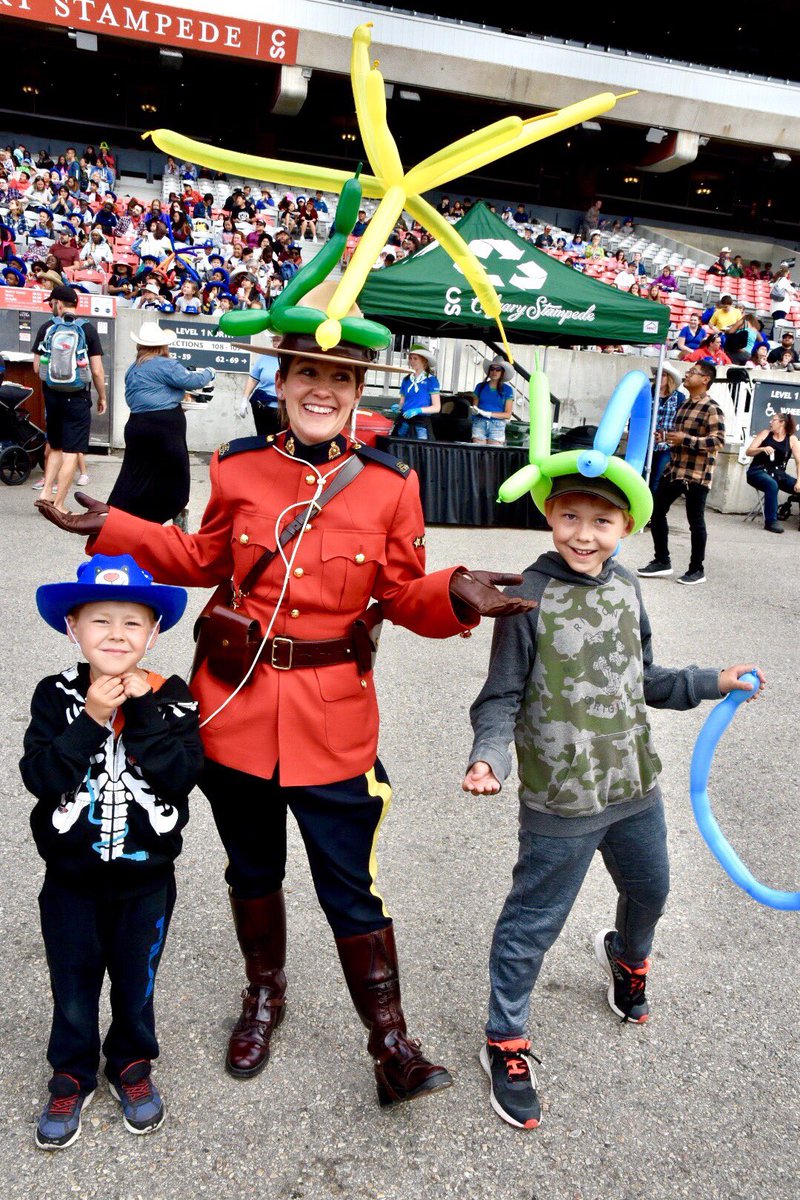 RCMPAlberta's tweet photo. Meeting up with some future Mounties today at #BMOKidsDay at the @CalgaryStampede! https://t.co/X0Pt4nxcJr