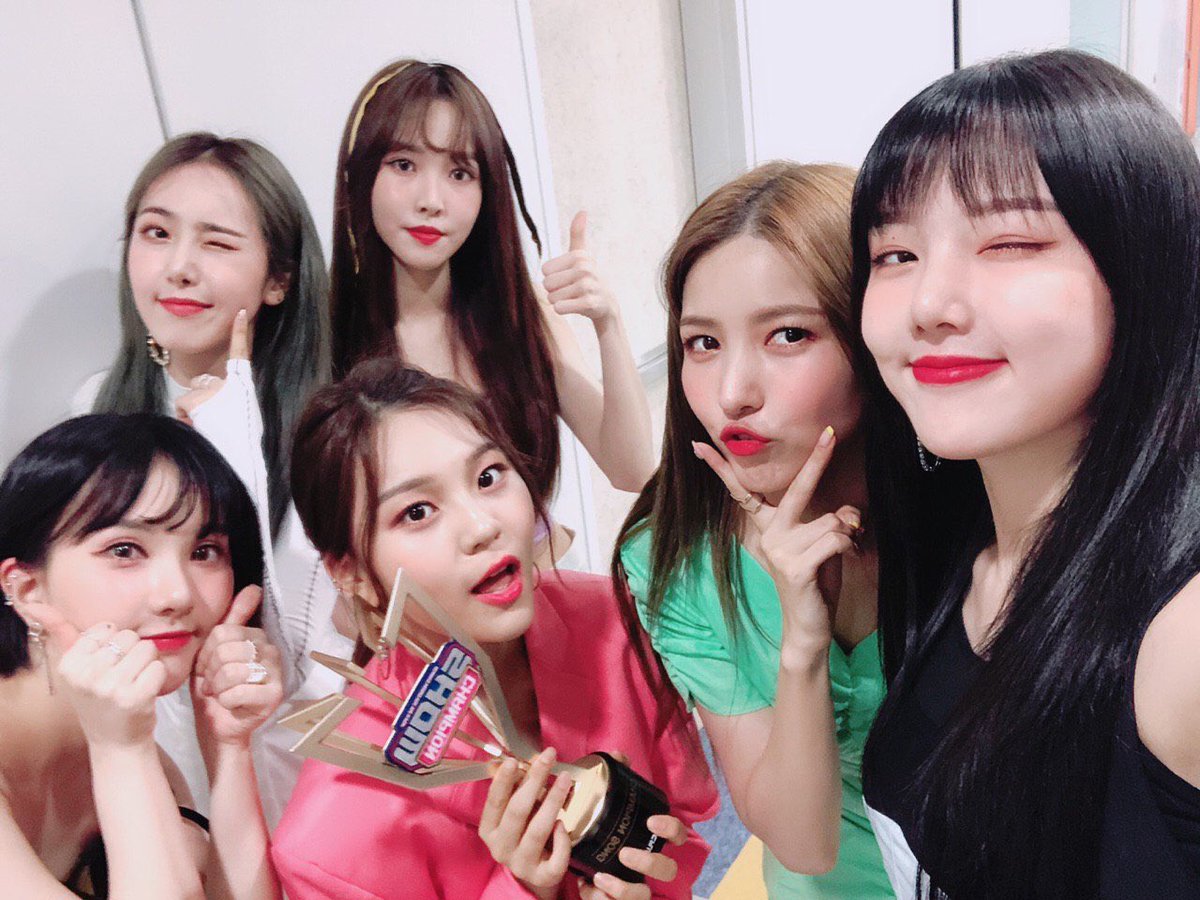 galaxysinrin's tweet photo. Congratulations my loves for #Fever2ndWin you deserve it ❤️
#GFRIEND https://t.co/TYNJJpiD7Q