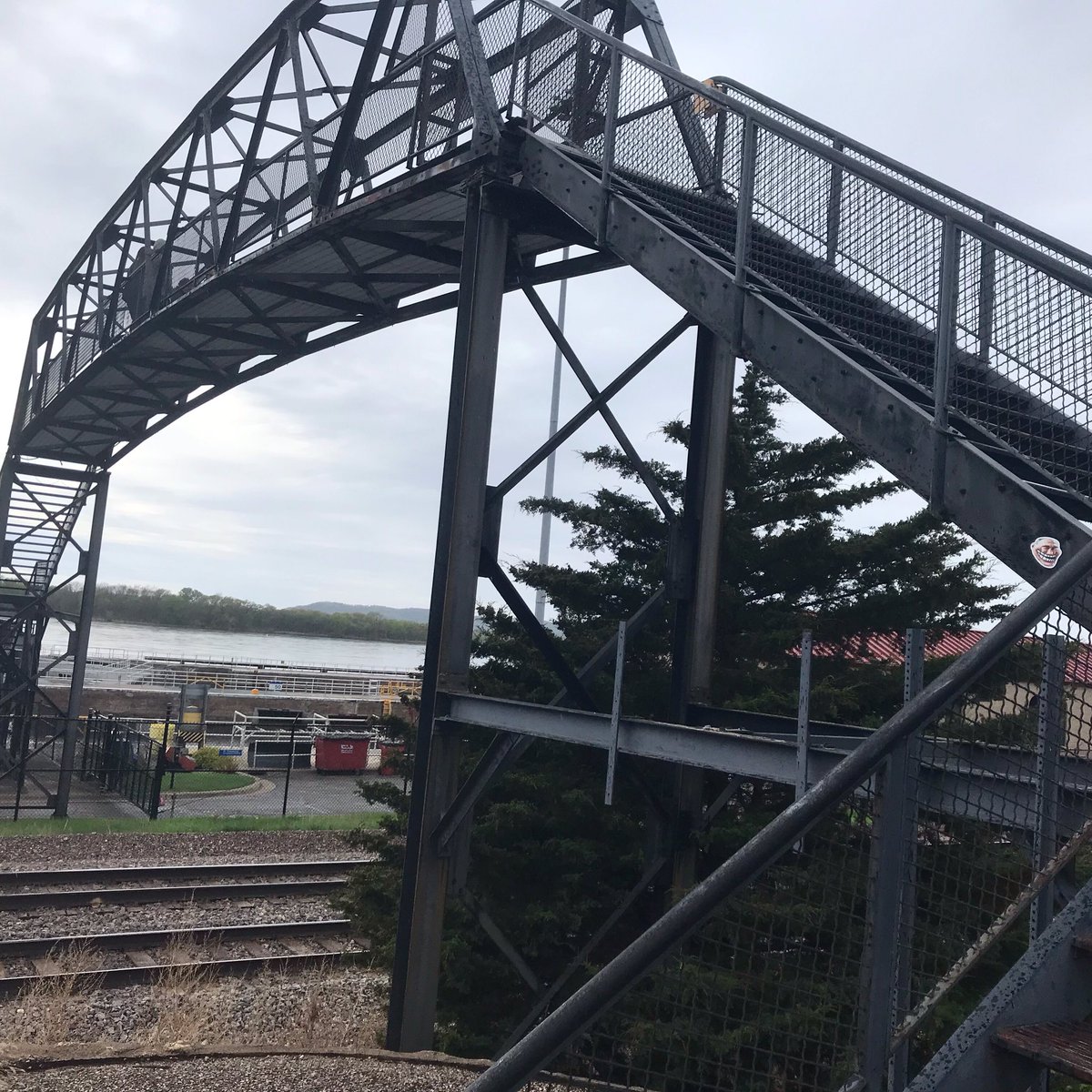 theychanged_us's tweet photo. 🇺🇸 #roadtrip 🚙 #trollface #streetart #midwest #wisconsin #divisionforprison #buildingbridges https://t.co/YqnZzfULif