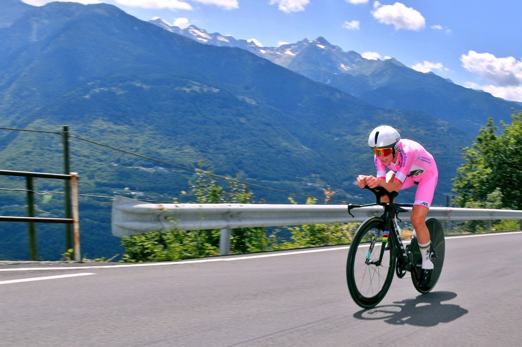 AvVleuten's tweet photo. What a beautiful scenery in todays TT. Nice to enjoy it afterwards 😉 because was again an all out maximum effort today. #52seconds Update about todays 12km uphill (450m elevation) timetrial in Teglio-Chiuro https://t.co/7JYQT6EyZY 📸 @GettyImages https://t.co/ar2ao5aC3N