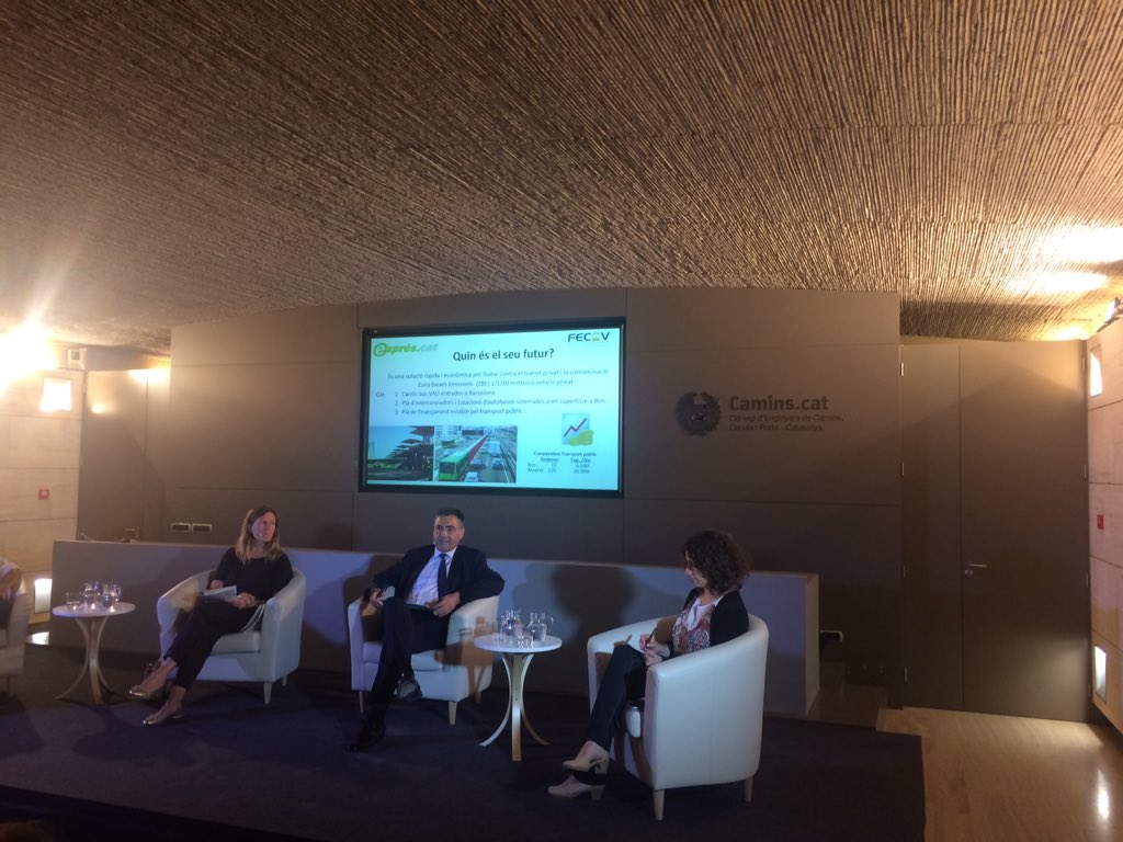 fecavbus's tweet photo. José María Chavarría, president de @fecavbus, considera prioritari crear carrils bus VAO, intercanviadors a BCN i dotar de finançament estable els operadors pel creixement i millora del #busexpres https://t.co/Hi2B84dLNZ