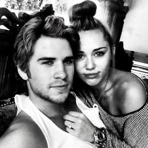 🎞 | 7 years ago, today.

Miley changes her profile pic on Twitter with a selfie of her and Liam.

July 10th, 2012.