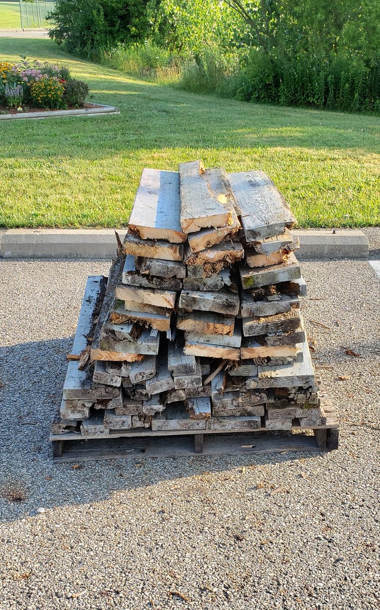 wnchem's tweet photo. Thanks to Cole from our Warehouse Dept for hauling this pallet of rotted boards to the district's dumpster.  Pallets make things much easier to haul away. @super_wcsd 
#TeamworkAcrossOurDistrict #SurroundedByExcellence https://t.co/NafSeMPa98