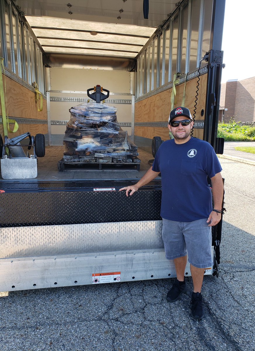 wnchem's tweet photo. Thanks to Cole from our Warehouse Dept for hauling this pallet of rotted boards to the district's dumpster.  Pallets make things much easier to haul away. @super_wcsd 
#TeamworkAcrossOurDistrict #SurroundedByExcellence https://t.co/NafSeMPa98