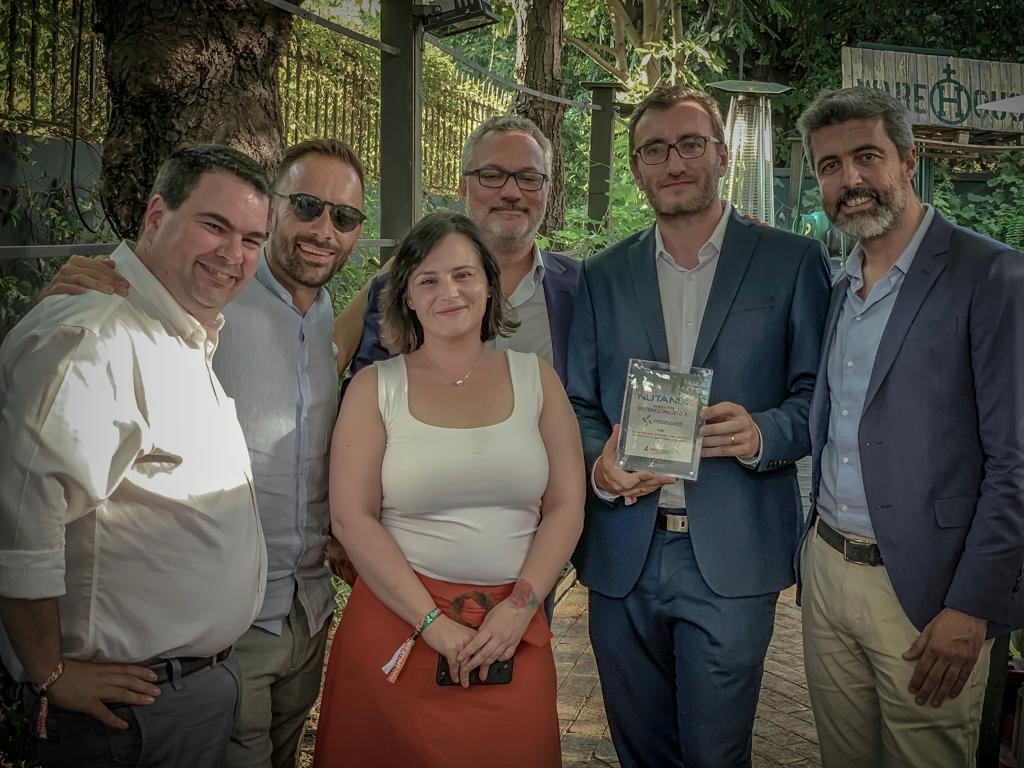 MicroCAD_ES's tweet image. Exclusive Networks y Nutanix reconocen a MicroCAD por nuestro compromiso con la innovación y la transformación disruptiva. Fue un honor recibir el premio de mano de Carmen Muñoz y Tomás Juárez linkedin.com/feed/update/ur…