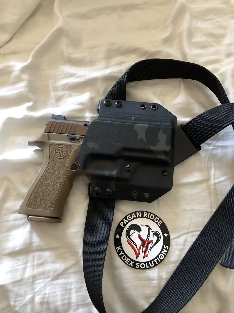 rayrandol's tweet photo. dat kydex tho https://t.co/7IgXXTys1Q