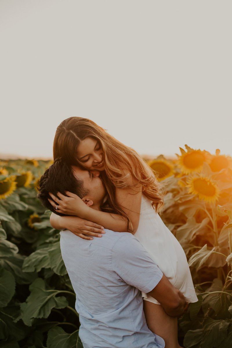 Love__Beccaa's tweet photo. Sunflower Season 🌻💛 If you need a photographer in the Bay Area I’m your girl! @ beccatorresphoto is my Insta 🥰 https://t.co/8AcljfbvG8