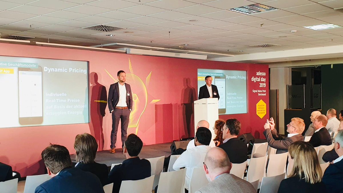 Hardware und Software auf einer Bühne. Toller Vortrag von Paul Dittrich und Joachim Pucker beim #adessodigitalday Hier noch einige Impressionen von heute