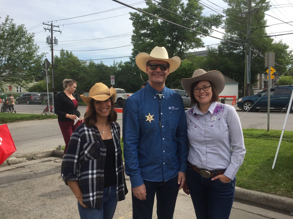 KathleenGanley's tweet photo. Great folks, great food &amp; great music (from @3rdgenofficial) at Siksika Family Services (~28 years of Stampede breakfasts strong). Having a great time showing MLA @pancholi_rakhi around Calgary–Mountain View! #CalgaryStampede #CalgaryStampede2019 https://t.co/XOur3jhunr