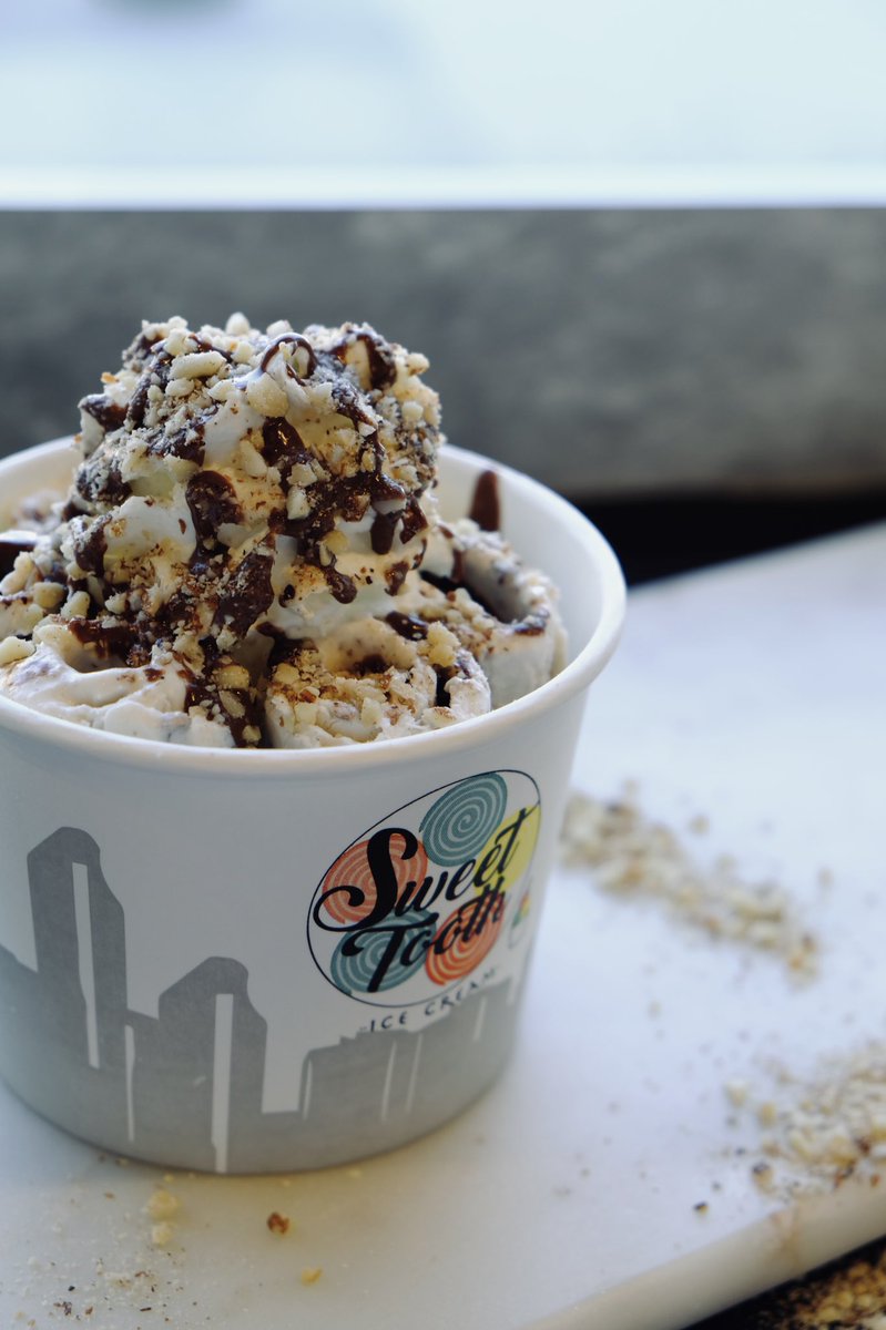 SweetToothYYC's tweet photo. How about you Nutella n’ Chill with us today 😎

VANILLA BEAN &amp; HAZELNUT ICE CREAM | Chocolate Wafer, Chocolate Chips, Nutella Drizzle, Toasted Hazelnuts &amp; Almonds, Whipped Cream 🌰

#SweetToothIceCream #SweetToothYYC #calgary #nutella #yyc #hazelnut https://t.co/Kj3ukpBYb1