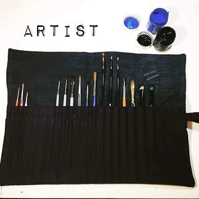 MoiraRecycle's tweet photo. No pares de pintar 🎨 Portapinceles #jeans ♻️ para gente creativa y que abogan por un planeta sostenible 🌍#Riñoneras #fannypack #tabaquera #upcycling #tabaquerasrecicladas #reciclajecreativo #reciclar #handmade #hechoamano #moira_recicly #textilre… https://t.co/DMpi4c47SB https://t.co/60cQNn1Ts3