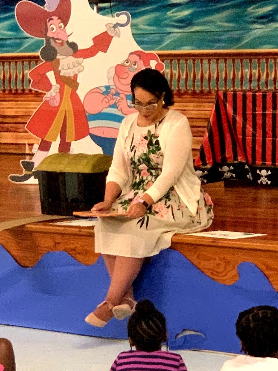 scontrerasPhD's tweet image. Enjoyed reading Spike Lee &amp;amp; Tonya Lewis Lee&apos;s Giant Steps to Change the World this morning at @GCSchoolsNC Freedom School held at Hairston.