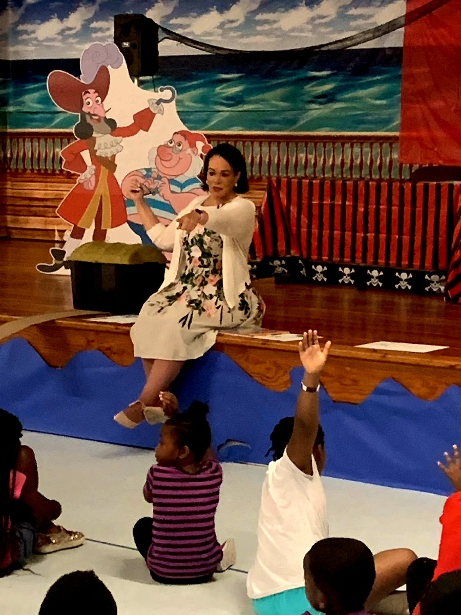 scontrerasPhD's tweet image. Enjoyed reading Spike Lee &amp;amp; Tonya Lewis Lee&apos;s Giant Steps to Change the World this morning at @GCSchoolsNC Freedom School held at Hairston.