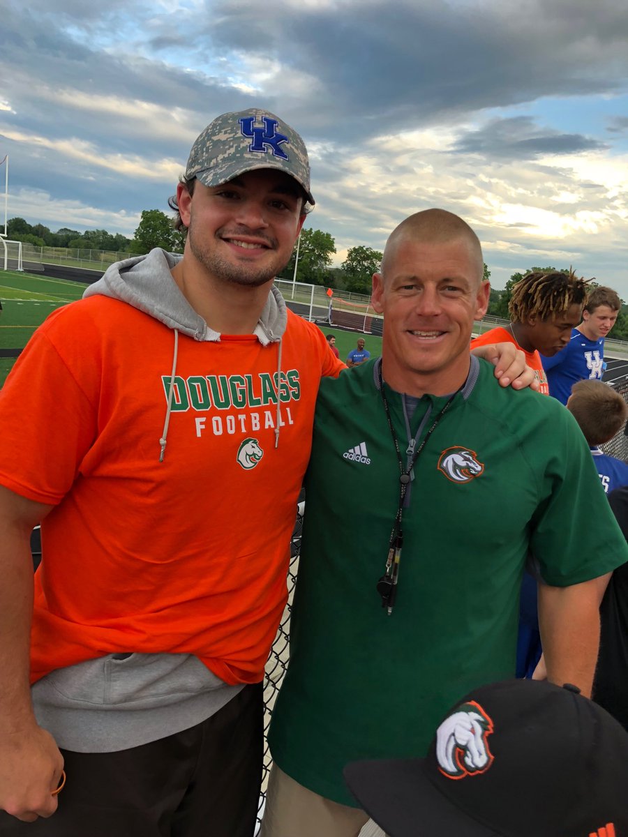 CoachLandis22's tweet photo. A first round nfl pick, 3rd rounder, and a future nfl pick helping out with all these Litte studs! Can’t wait u til Friday! Register for our camp this Friday at https://t.co/3FlqMg0PQc https://t.co/1sOJo4uaTh