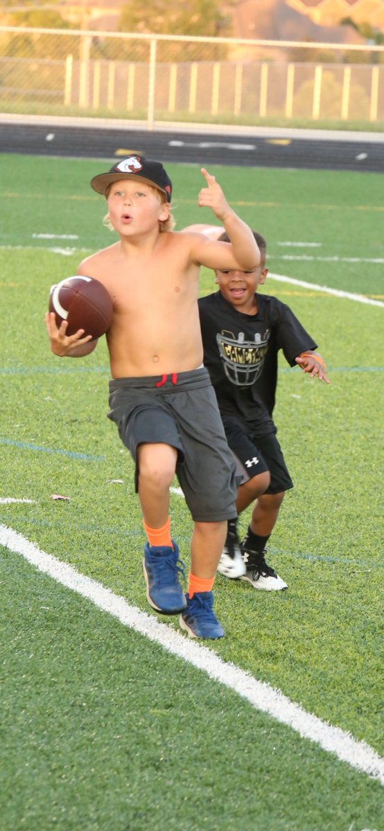CoachLandis22's tweet photo. A first round nfl pick, 3rd rounder, and a future nfl pick helping out with all these Litte studs! Can’t wait u til Friday! Register for our camp this Friday at https://t.co/3FlqMg0PQc https://t.co/1sOJo4uaTh