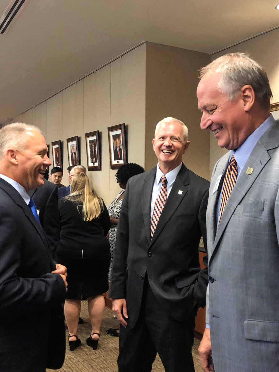 UTSA's tweet photo. “We are in good hands,” @PresidentEighmy said as he introduced the new founding executive director of the National Security Collaboration Center, Guy M. Walsh.
We know that’s true. We look forward to seeing the #UTSANSCC thrive under Walsh’s vision and leadership. #UTSA #Cyber https://t.co/rlkyIG7BBn