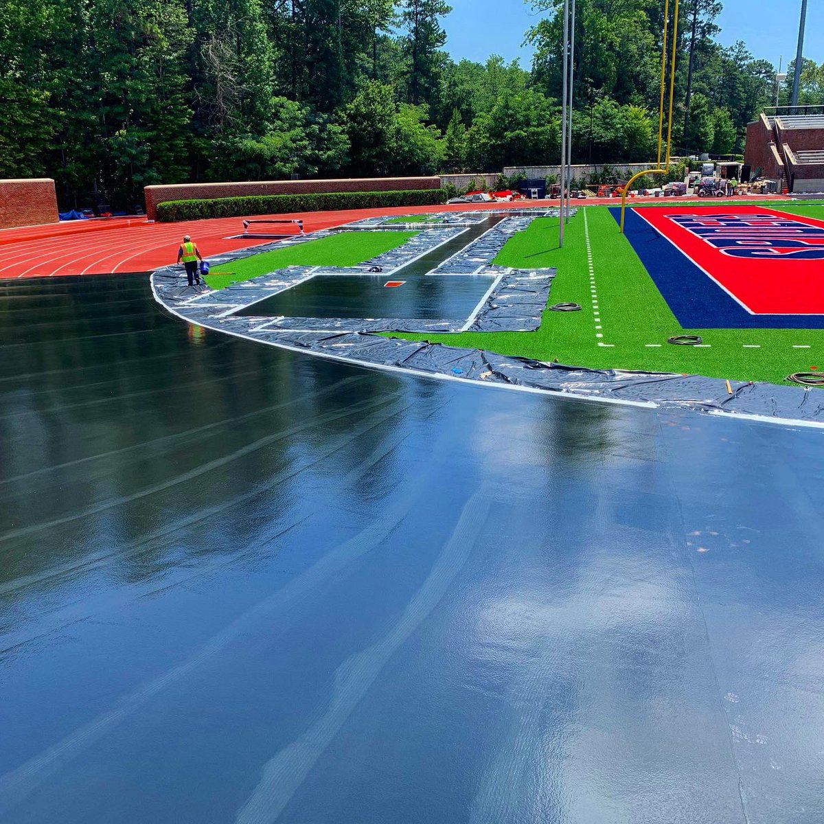 RichmondXCTF's tweet image. Headway on the Fred Hardy Track renovation continues as the @beynonsports crew makes quick progress. 

#BuiltByBeynon #MakingFastLookGood #trackandfield #spidersxctf #rva #runRVA