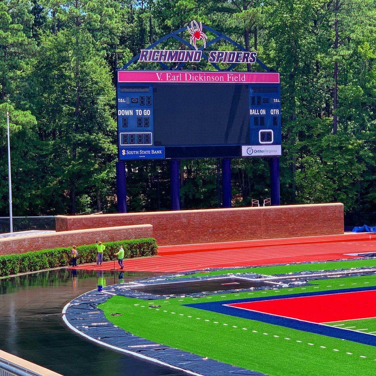 RichmondXCTF's tweet image. Headway on the Fred Hardy Track renovation continues as the @beynonsports crew makes quick progress. 

#BuiltByBeynon #MakingFastLookGood #trackandfield #spidersxctf #rva #runRVA
