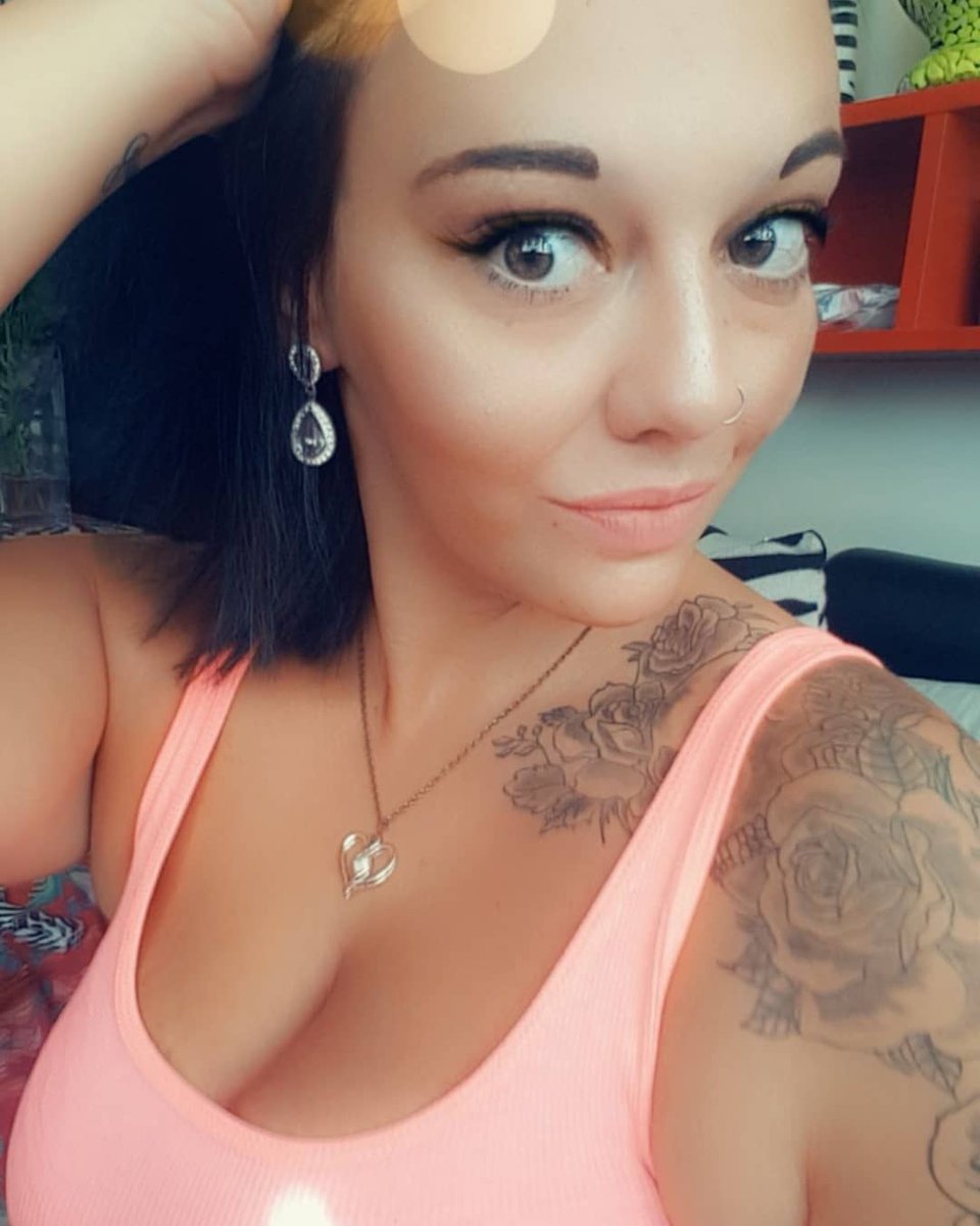Amy07151308's tweet photo. This highlighter tho ๐ฑ๐ฑ #highlighting #highlighterpalette #highlighter #eyelashqueen #eyelashtester #makeuptester #biglips๐ #nudelips #eyelashesonpoint #hugeeyelashes #inkgirls #pose #selfie #selfiequeen #tattogirls๐ #skincaretester #makeup #makeuppalette #hugeeyelashes https://t.co/JZYLtRiuLY