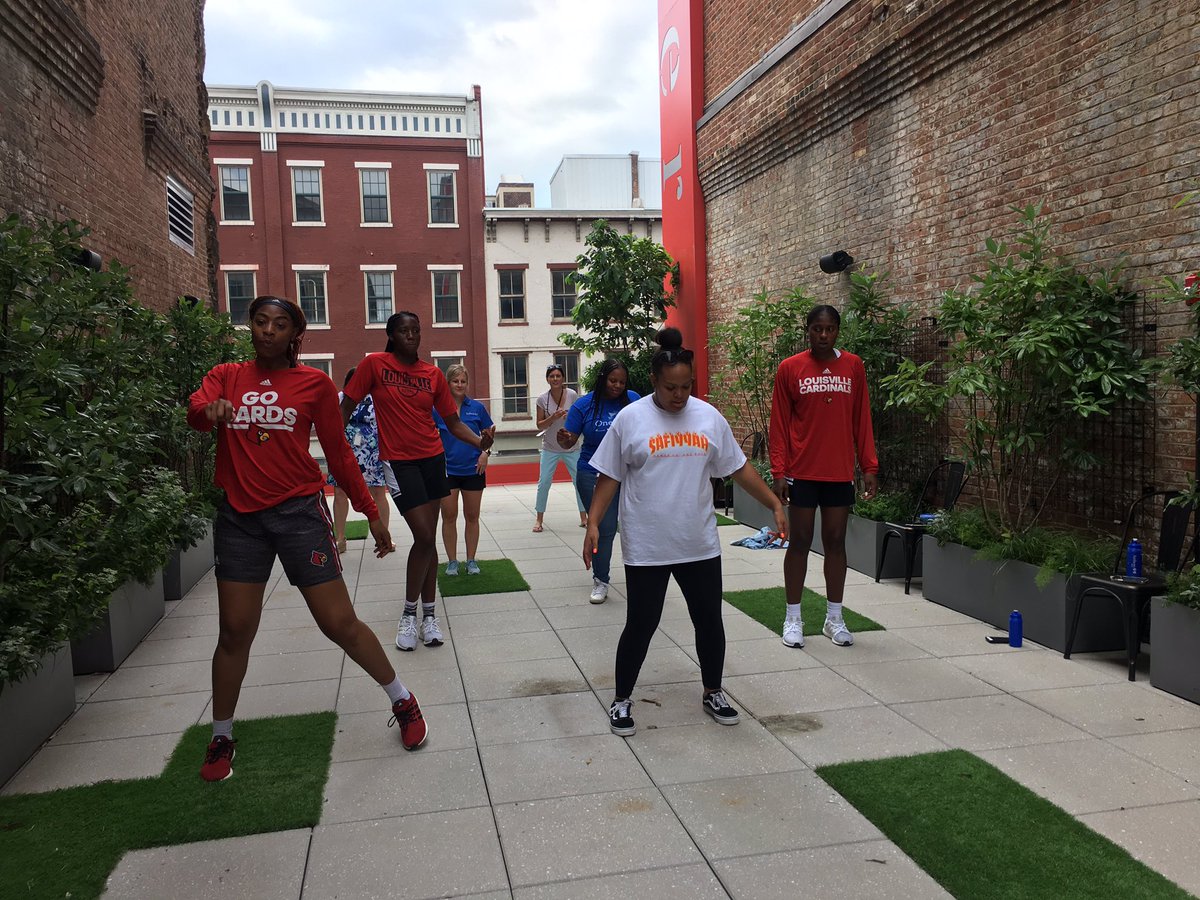 rplattfrazier's tweet photo. U of L Women came ready to play in our Gateway Garden @FrazierMuseum today. Thanks to Anthem for our Get Healthy in the Garden Series. Hip Hop, Tai Chi and Yoga. https://t.co/SWWpftOTSx