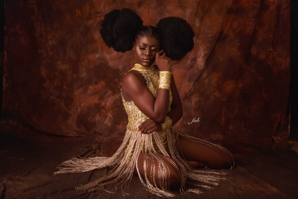 alex_unusual's tweet photo. When a whole being speaks fierce calmness, when a queen sits on a throne never to be dethroned but to be adored by a deserving king and bore princes and princesses of combined awesomeness, when a queen rules like no other. She can be no other but the one and only Alex unusual.👑 https://t.co/TGv4gRHcdi