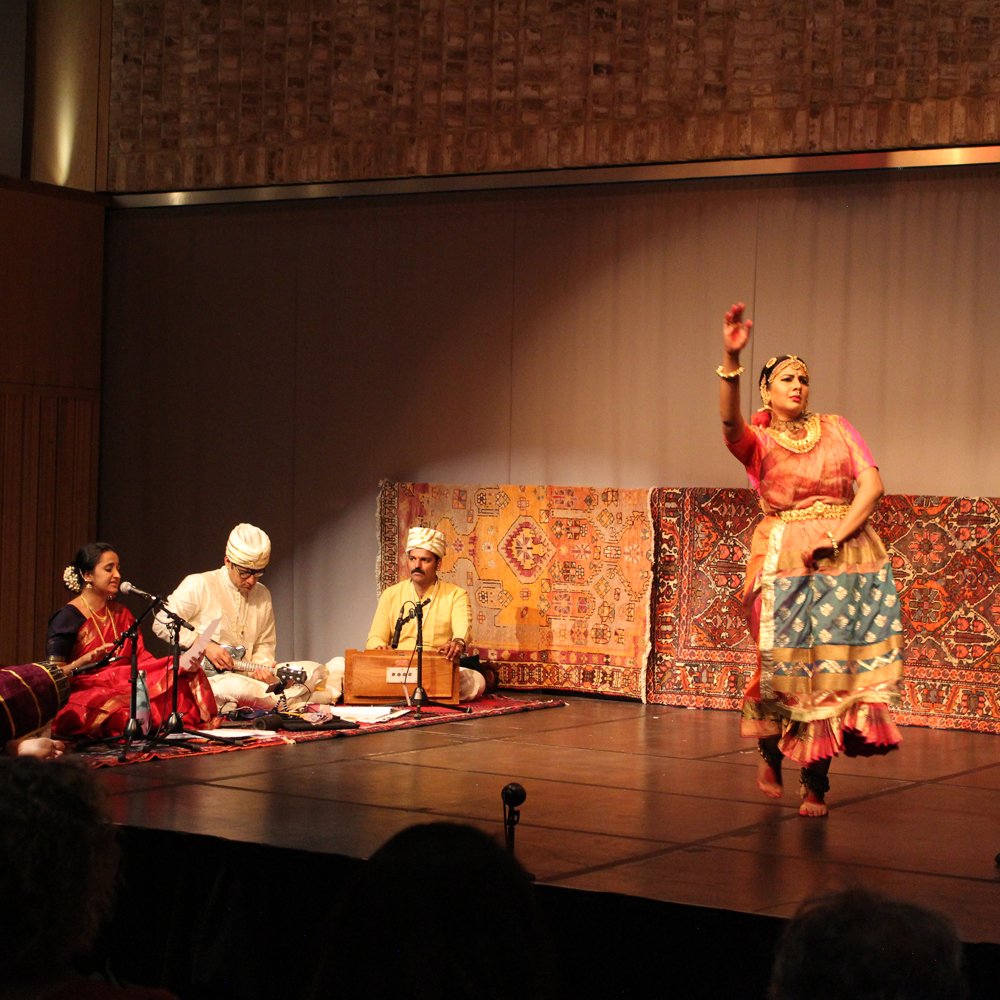 Akademi's tweet photo. Glimpses of @swarnamalya #Sadir @asiahousearts @lsostlukes @storeysfield. Don't miss the next #dancedialogue at Asia House this Fri 12 Jul: #Bharatanatyam star @dancerukmini and @VenaRamphal in conversation. Details: https://t.co/E3AZNox9SC #akademiat40 https://t.co/ESEi0Lpdql