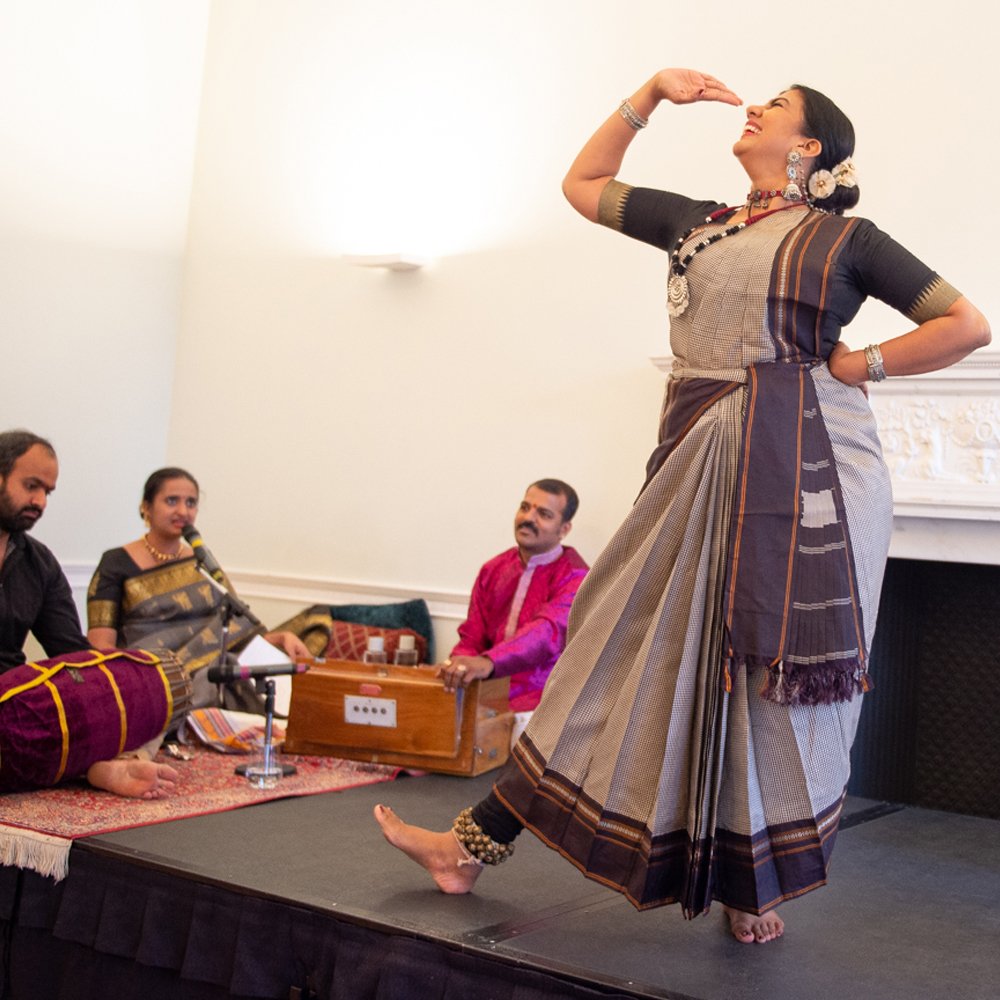 Akademi's tweet photo. Glimpses of @swarnamalya #Sadir @asiahousearts @lsostlukes @storeysfield. Don't miss the next #dancedialogue at Asia House this Fri 12 Jul: #Bharatanatyam star @dancerukmini and @VenaRamphal in conversation. Details: https://t.co/E3AZNox9SC #akademiat40 https://t.co/ESEi0Lpdql