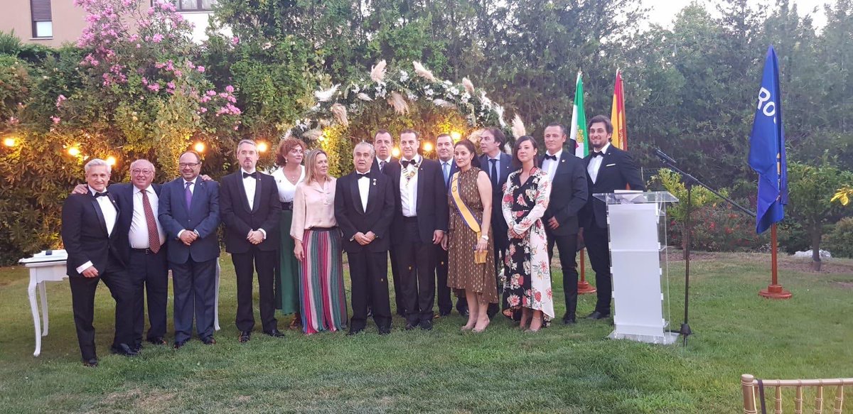 RotaryCaceres's tweet photo. Nueva junta directiva para el año rotario 2019/2020. Presidente #javiergutierrezrubio #distrito2201 https://t.co/oZxR7Xvcn8
