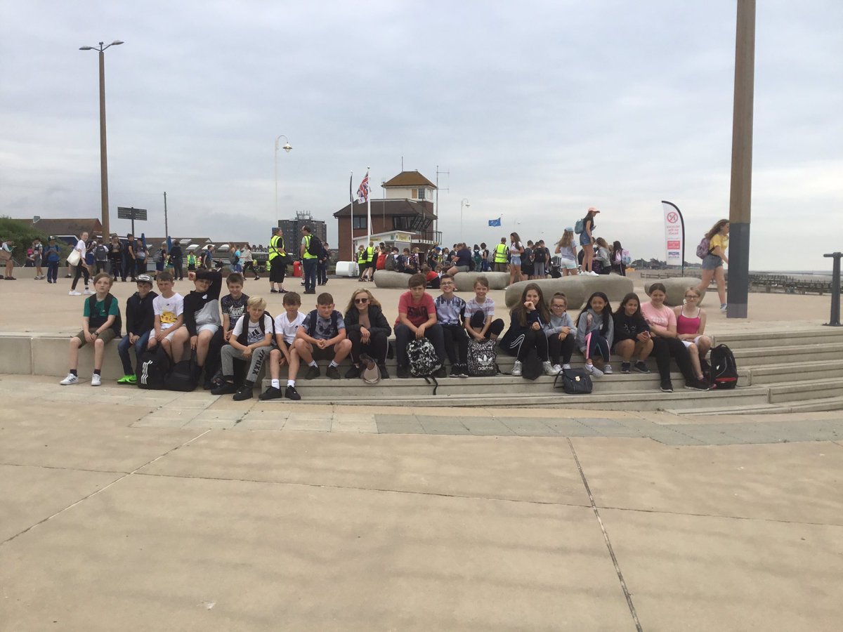 TLAYear7s's tweet photo. Yr7 Activity Day - Littlehampton Beach Walk #REAP #proud https://t.co/Pu6ag6XcTy