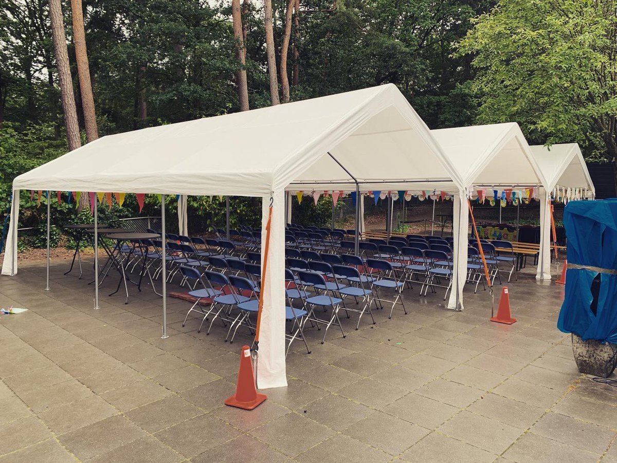 “Wij zoeken voor vanavond nog een overkapping voor 150 geslaagden .... hebben jullie nog mogelijkheden..?” 

Maar natuurlijk! We komen er aan 🤩