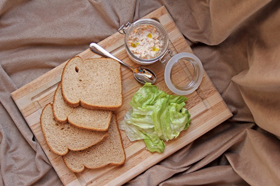 FlippedOutFood's tweet photo. Tangy Deviled Ham and Cheese Spread is literally a quick zap in your food processor. Eat it on crackers or in sandwiches for an easy snack or lunch anytime! https://t.co/p8OOt5hU3G #hamspread #deviledham #budgetfriendly #flippedoutfood https://t.co/CYQU9l7UYb