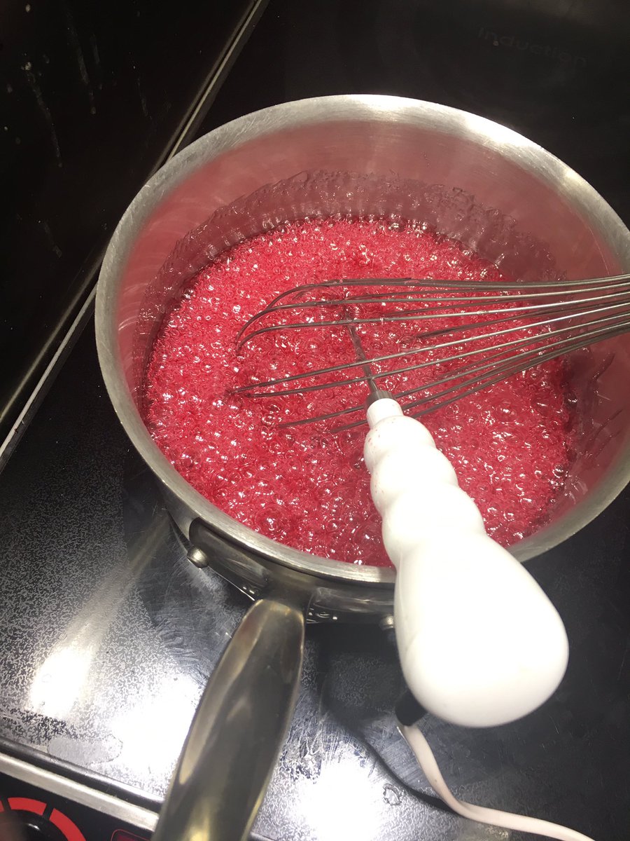 ImmyParrish's tweet photo. Sugar Work at its Finest. #Strawberry #July https://t.co/ChUKm9CUaH