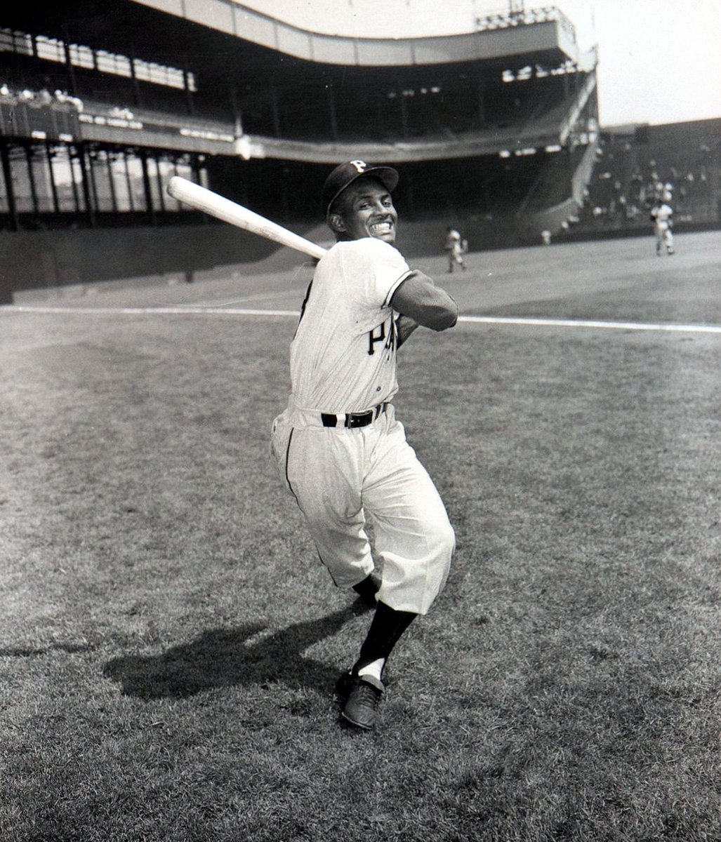 A smiling 20yr old Roberto Clemente preparing for his first season with the #Pittsburgh <a href="/Pirates/">Pittsburgh Pirates</a> in 1955.

#Arriba #Retire21 <a href="/MLB/">MLB</a> 

(Photo by William Jacobellis)