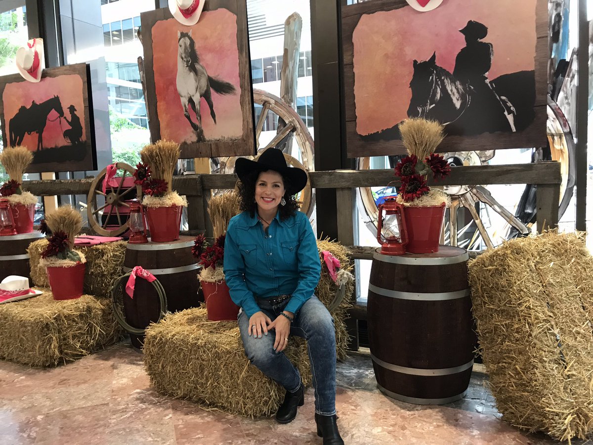 CalgaryJLJ's tweet photo. .@CCAbuildsYYC #ThankYou 4 .@smithbilthats Looking fwd to #BuckNBuild #Stampede2019 🤠! https://t.co/AYsedASEVO