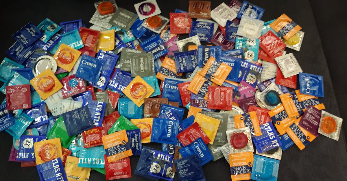 PrivacyIsFirst's tweet photo. We got it like that! Have you ever bought condoms in bulk!?! Yes, this is what 250 condoms look like!
.
.
.
.
.
#DiscreetSolutions #Charleston #CHS #CamGirl #webcam #WebcamModels #Swingers #Condoms #sexy #GetPaid #SafeSex #Kinky #Discreet #Adult #privacy https://t.co/dWEFdRVMAq